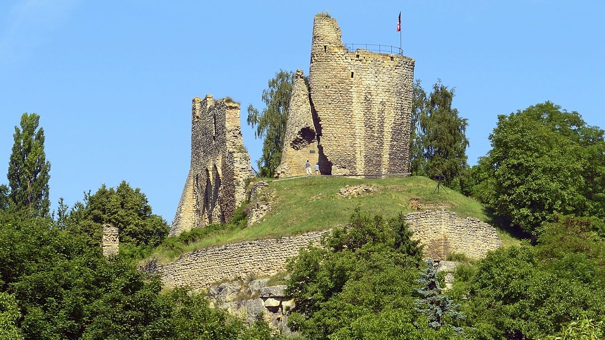 V Česku je více než desítka šikmých věží. Jedna zahanbí i slavnou Pisu
